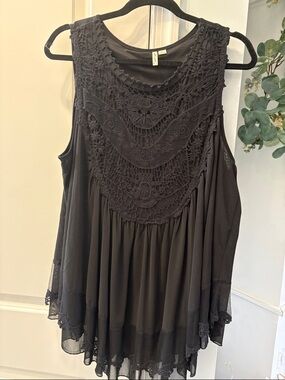 Ultra Pink Black Crochet Yoke Sleeveless Camisole
